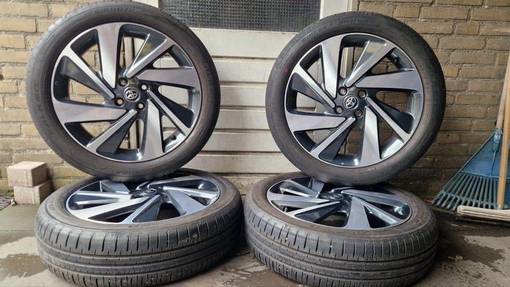 Toyota Aygo X 18 INCH VELGEN Bi-Color Origineel zomerset ALU, Auto-onderdelen, Banden en Velgen, Ophalen, 18 inch, Gebruikt, 175 mm
