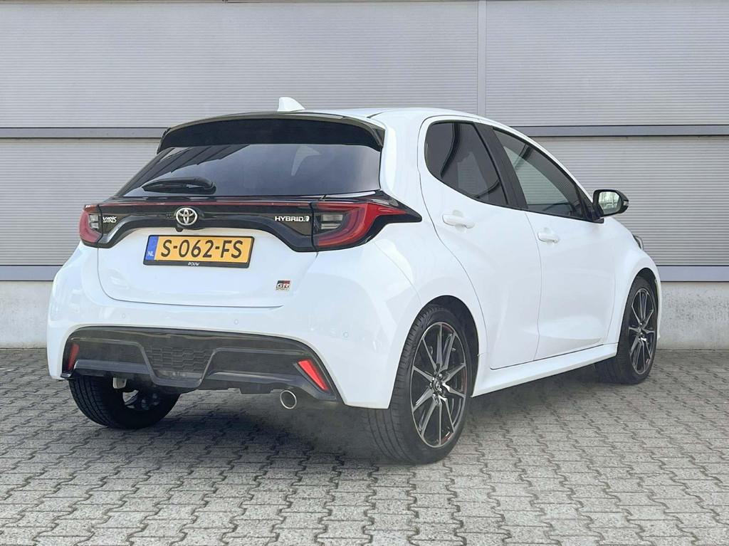 Toyota Yaris 1.5 Hybrid 115pk AUT GR Sport | Navigatie | Sto, Auto's, Toyota, 12 maanden, 450 kg, Gebruikt, Bedrijf
