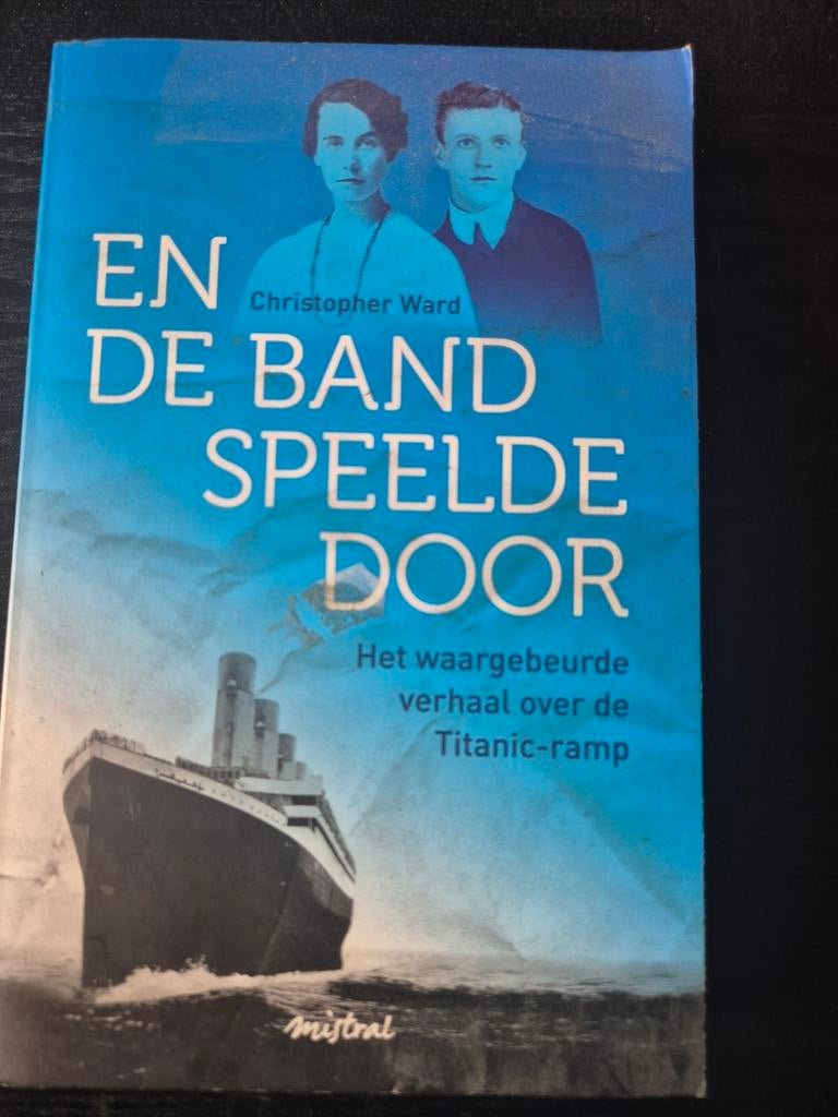 En de band speelde door - Christopher Ward (Titanic), Gelezen, Ophalen of Verzenden, Christopher Ward, Voor 1940