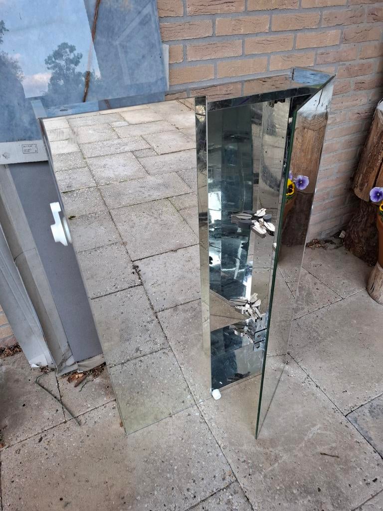 Spiegelkast met glazen schapjes aan de binnenkant, Ophalen, 50 tot 100 cm, Glas, Minder dan 100 cm