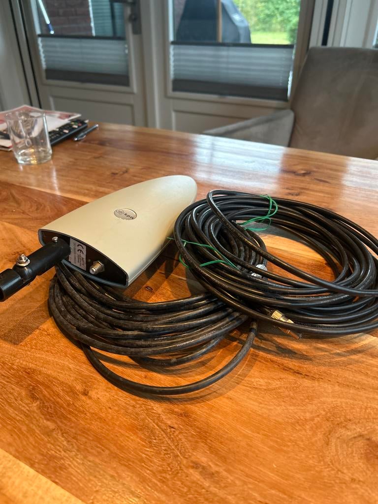 KPN TV Buitenantenne met 2 rollen coaxkabel, Ophalen, Zo goed als nieuw, 10 meter of meer, Tv-kabel