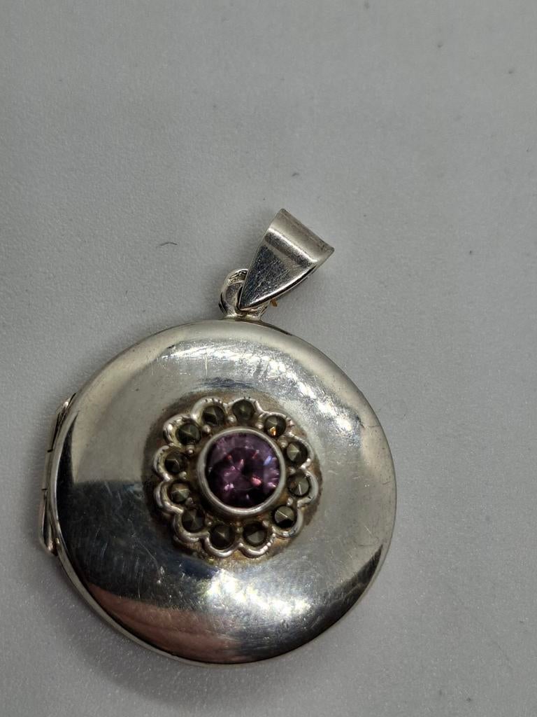 Zilveren medaillon 925 met amethist en markasiet, Overige voorstellingen, Ophalen of Verzenden, Met edelsteen, Zilver
