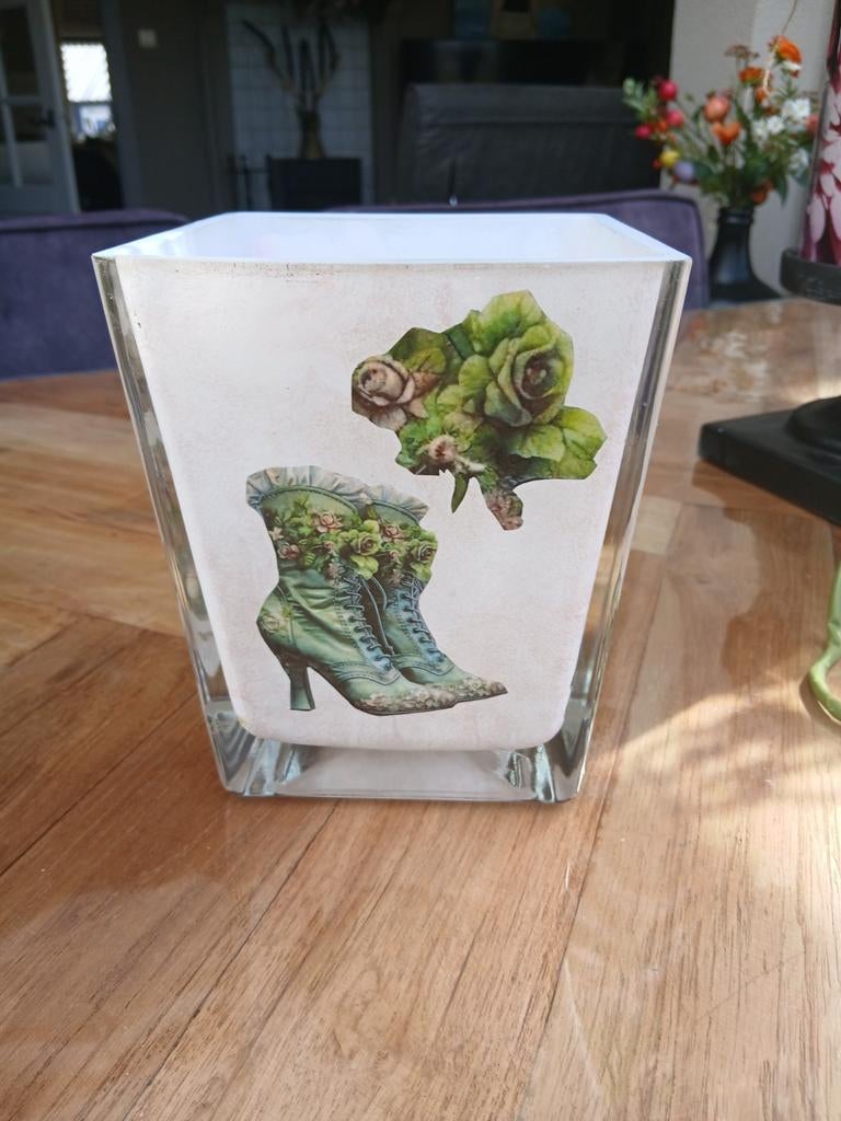 Glazen vaas met vintage afbeeldingen, Huis en Inrichting, Woonaccessoires | Vazen, Overige kleuren, Ophalen of Verzenden, Minder dan 50 cm
