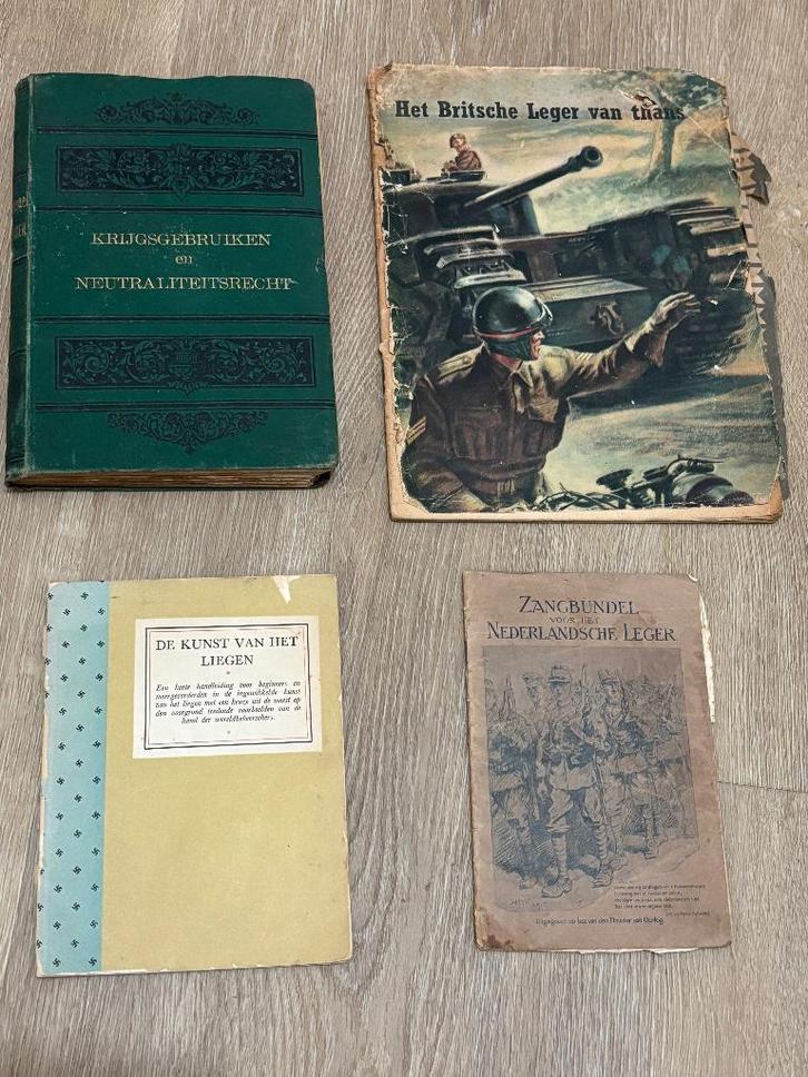 Kunst van het liegen en andere militaire boekjes, Verzamelen, Militaria | Algemeen, Landmacht, Boek of Tijdschrift, Nederland