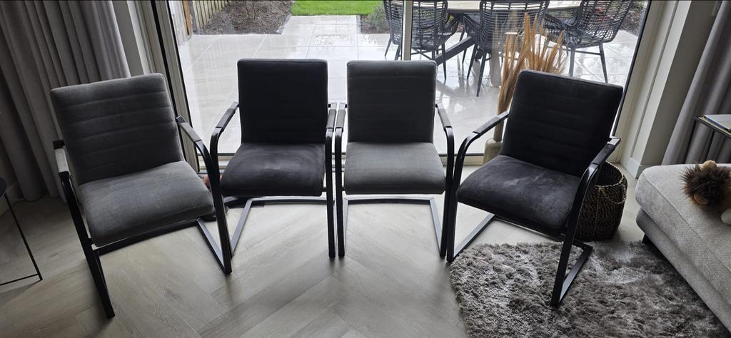 4 Eetkamerstoelen in twee kleuren (jeans grijs en antraciet), Ophalen, Gebruikt, Vier, Stof