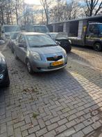 Toyota Yaris 1.0 12V Vvt-i 3DR Terra 2008 Grijs, Auto's, Voorwielaandrijving, 40 €/maand, 750 kg, 525 kg