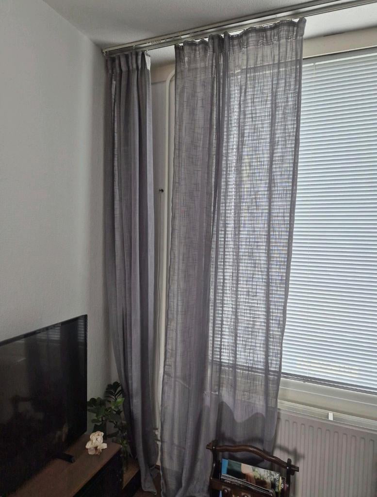 Twee grijze vitrages van Leen Bakker, 145x260 cm, Huis en Inrichting, 100 tot 150 cm, 200 cm of meer, Ophalen of Verzenden, Zo goed als nieuw