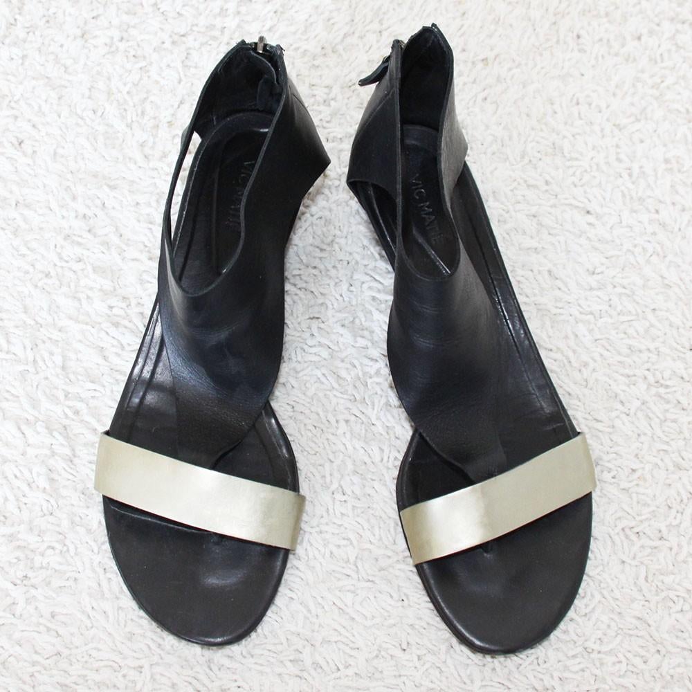 Prachtige Leren Vic Matié Sandalen - s23 (Maat 40) € 125,-, Kleding | Dames, Schoenen, Vic Matié, Zwart, Zo goed als nieuw, Sandalen of Muiltjes
