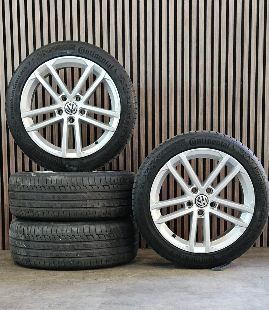 Nette 17" Orig Volkswagen Golf GTI Nogaro Velgen+Banden 5x11, Auto-onderdelen, Banden en Velgen, Gebruikt, Banden en Velgen, 17 inch
