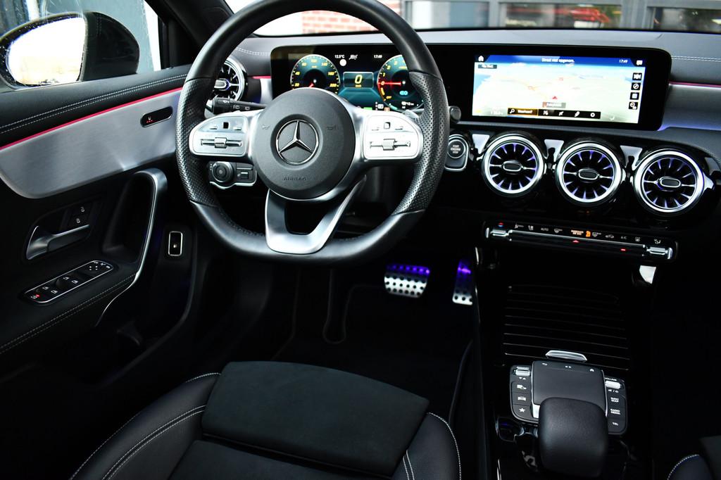 Mercedes-Benz A-Klasse 250 e AMG Pano Distronic Night Carpla, Auto's, 12 maanden, Gebruikt, Zwart, 15 kWh