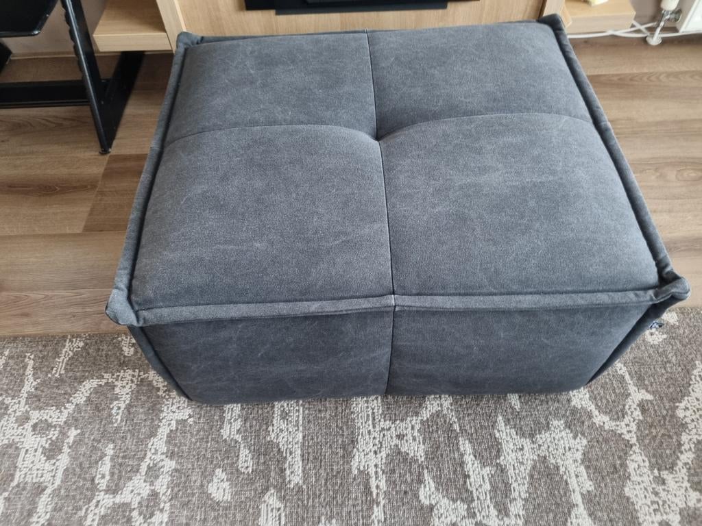 Poef hk living grijs, Ophalen, Vierkant, 75 tot 100 cm, Zo goed als nieuw