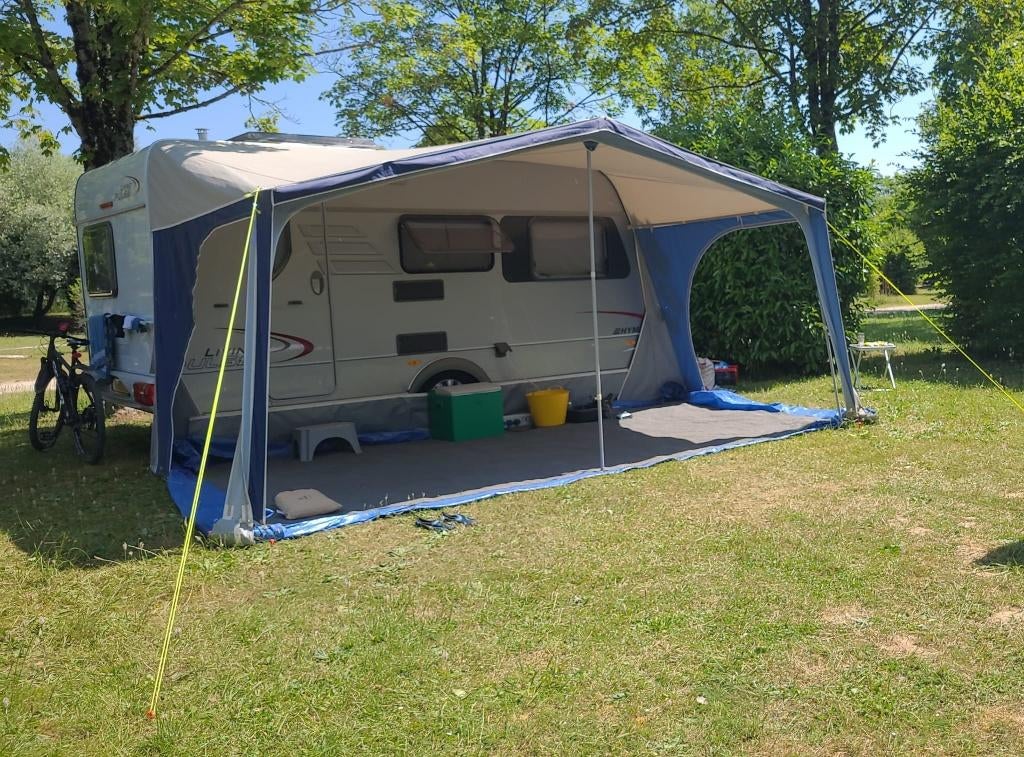 Eriba 440 Met Luifel en voortent, Bedrijf, Treinzit, Kachel, 6 tot 7 meter