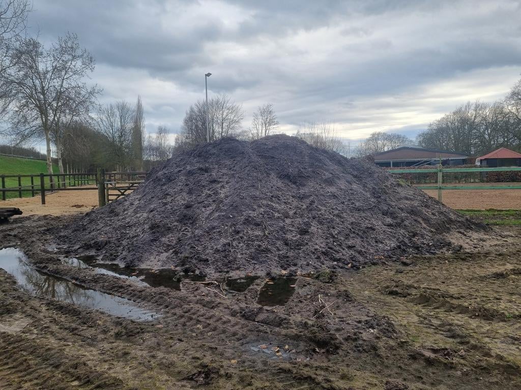 Zwarte grond te koop, Ophalen