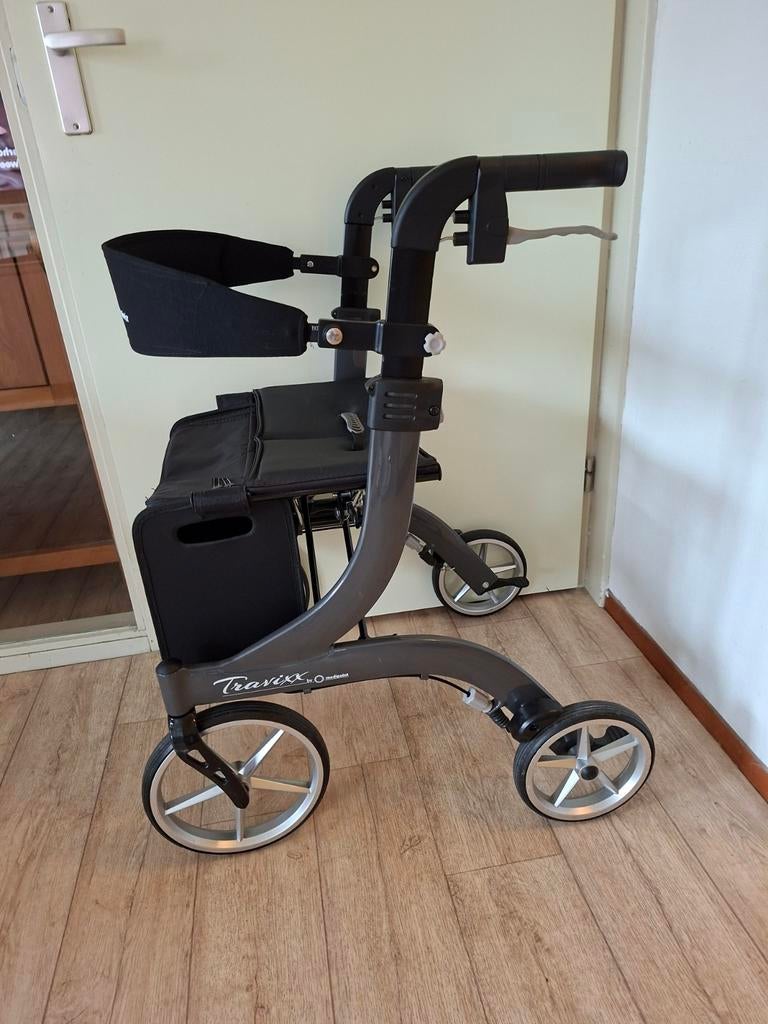 Travixx de luxe lichtgewicht rollator nieuwstaat, Diversen, Rollators, Ophalen, Lichtgewicht, Zo goed als nieuw