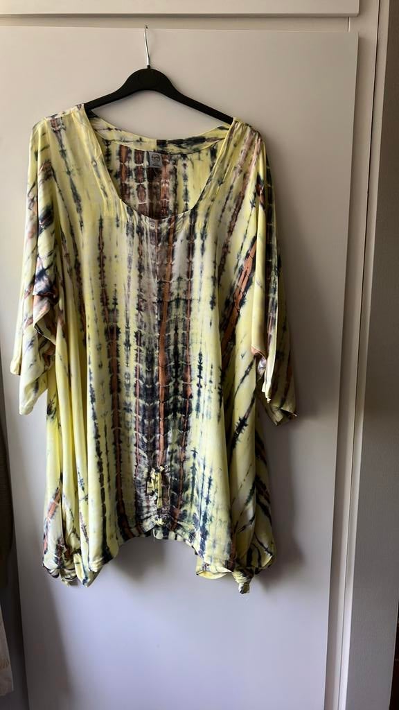 Luna Serena. Gele tuniek. Mooi dessin. XXL, Kleding | Dames, Grote Maten, Ophalen of Verzenden, Zo goed als nieuw, Geel, Blouse of Tuniek