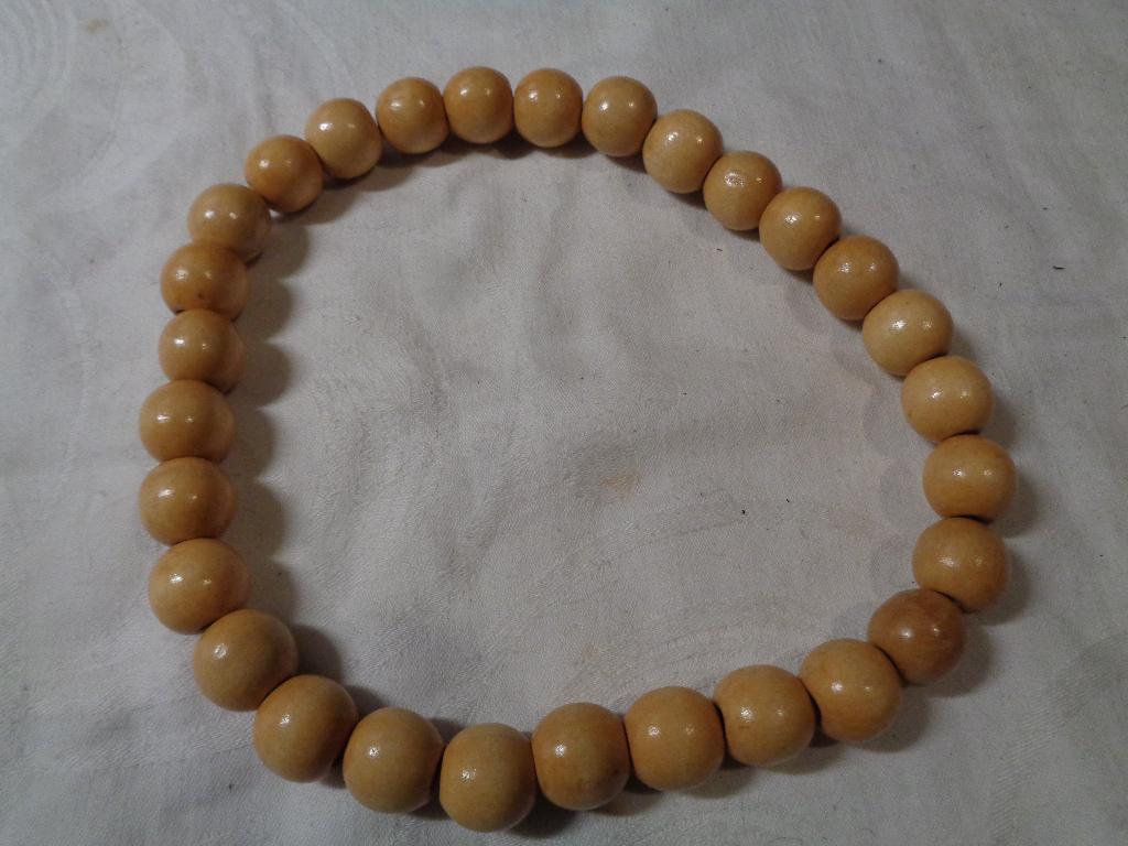 uit gelakte houten kralen nr k 5184, Ophalen of Verzenden, Nieuw, Beige, Overige materialen