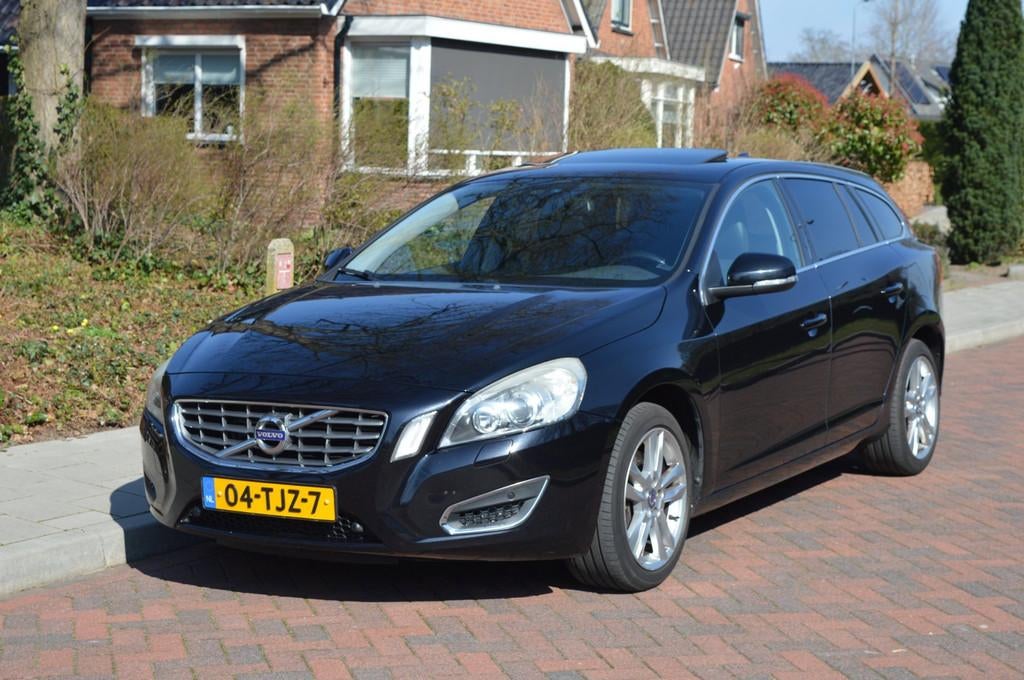 Volvo V60 2.0T Summum Navi/leer/schuifdak, Auto's, Volvo, Euro 5, 1502 kg, Zwart, 4 cilinders