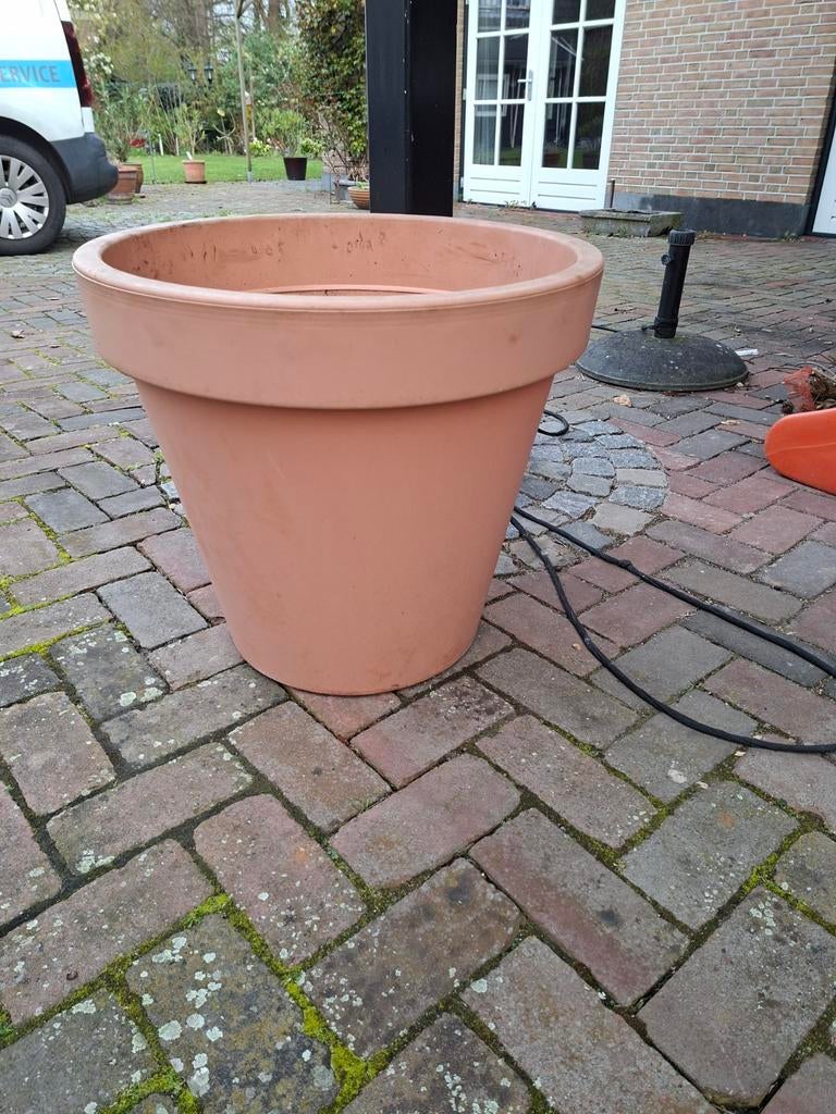 Een kunststof pot, Ophalen, Zo goed als nieuw, Rond, Kunststof