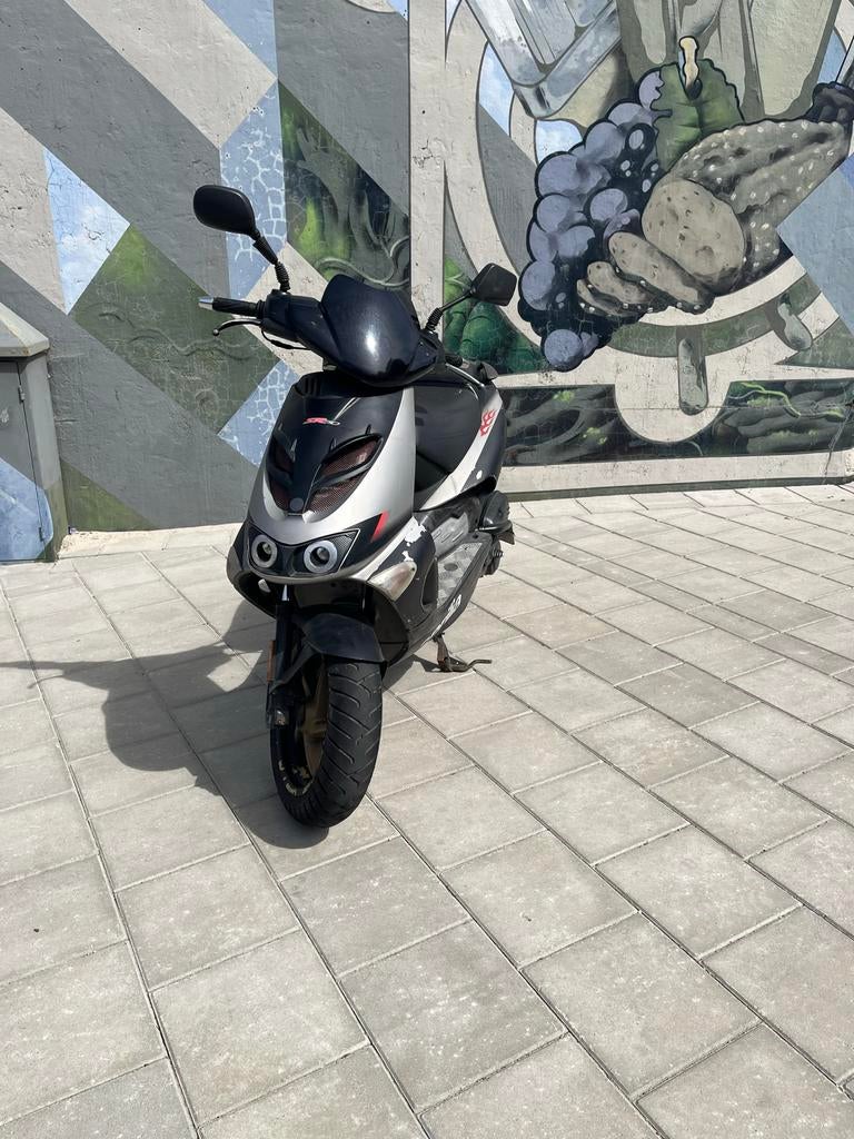 Aprilia SR 50 Carburateur - Rijdende Opknapper, Fietsen en Brommers, Scooters | Aprilia, Ophalen of Verzenden, Gebruikt, Benzine