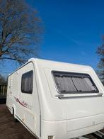 Mooie Trigano Rubis 420 Hefdakcaravan, Trigano, Schokbreker, Bedrijf, Treinzit