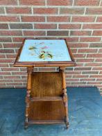 Antieke bijzettafel met bamboe en bloemmotief, Minder dan 55 cm, Gebruikt, Vierkant, Ophalen of Verzenden