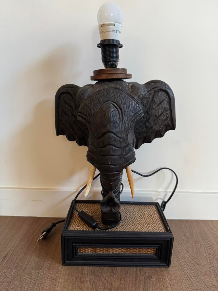 Unieke Aziatische Tafellamp – Handgesneden Olifant met Lade, Huis en Inrichting, Lampen | Tafellampen, Ophalen of Verzenden, Zo goed als nieuw