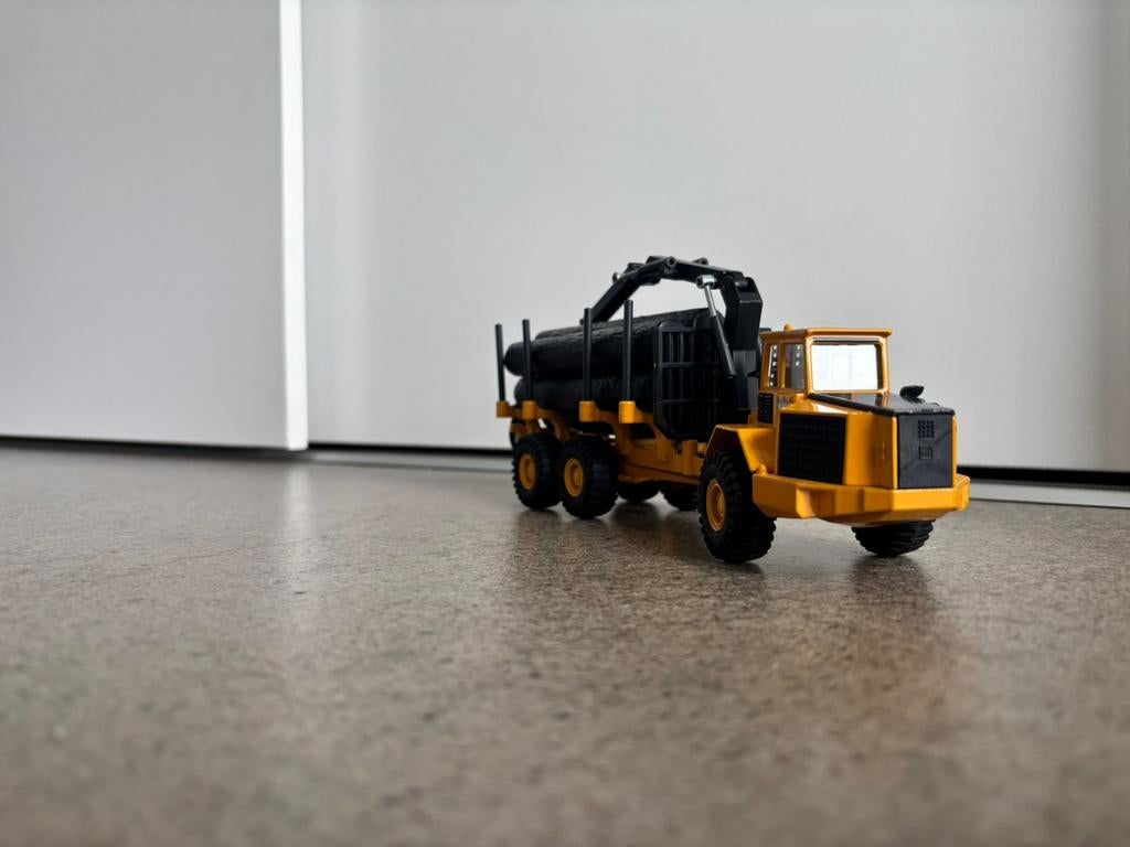 Volvo A25C A35C Houttransport Speelgoedmodel, Onbekend@voorbeeld.com, Ophalen of Verzenden, Zo goed als nieuw, Volvo