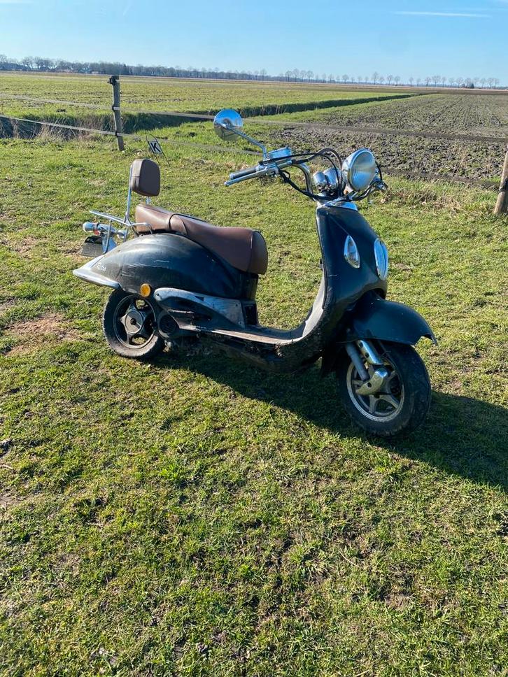 Vom bella retro 50 opknapper, Fietsen en Brommers, Scooters | Overige merken, Gebruikt, Maximaal 25 km/u, Benzine, Ophalen