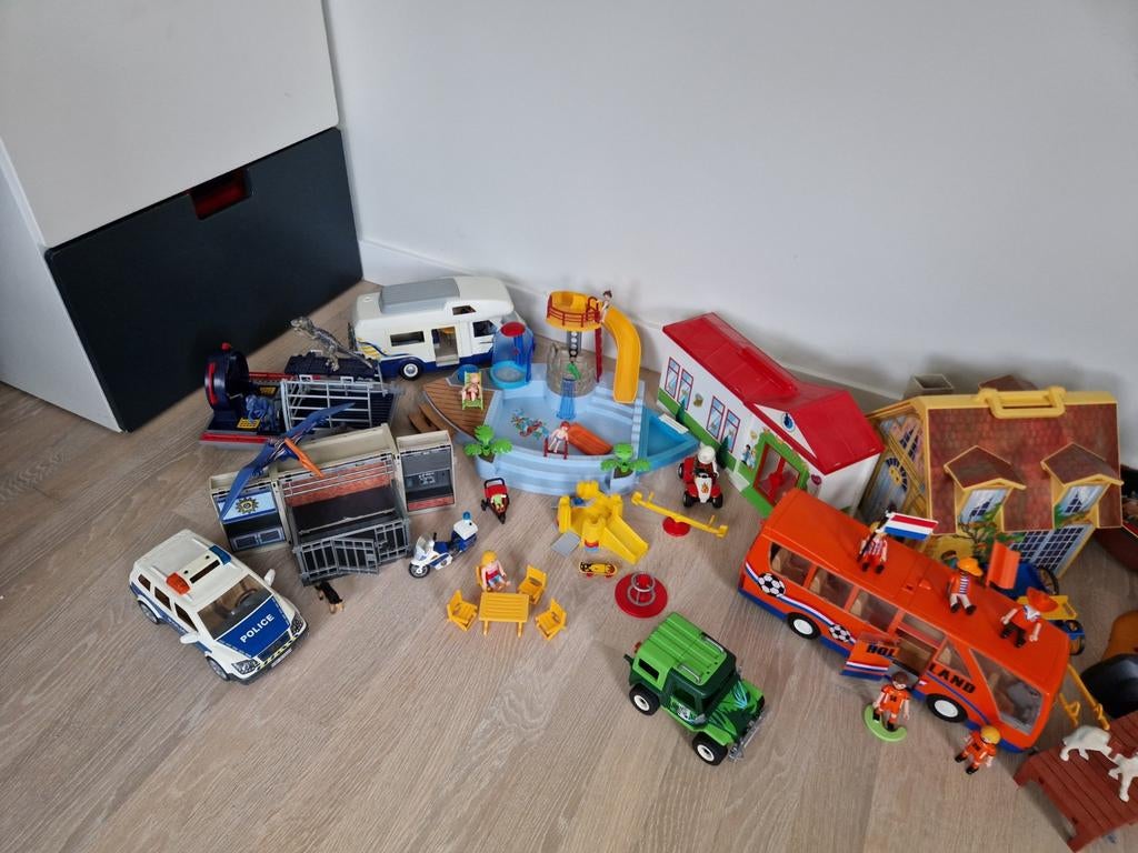 Dozen vol Playmobil: huis, school, manege, camper, zwembad, Kinderen en Baby's, Speelgoed | Playmobil, Ophalen of Verzenden, Gebruikt