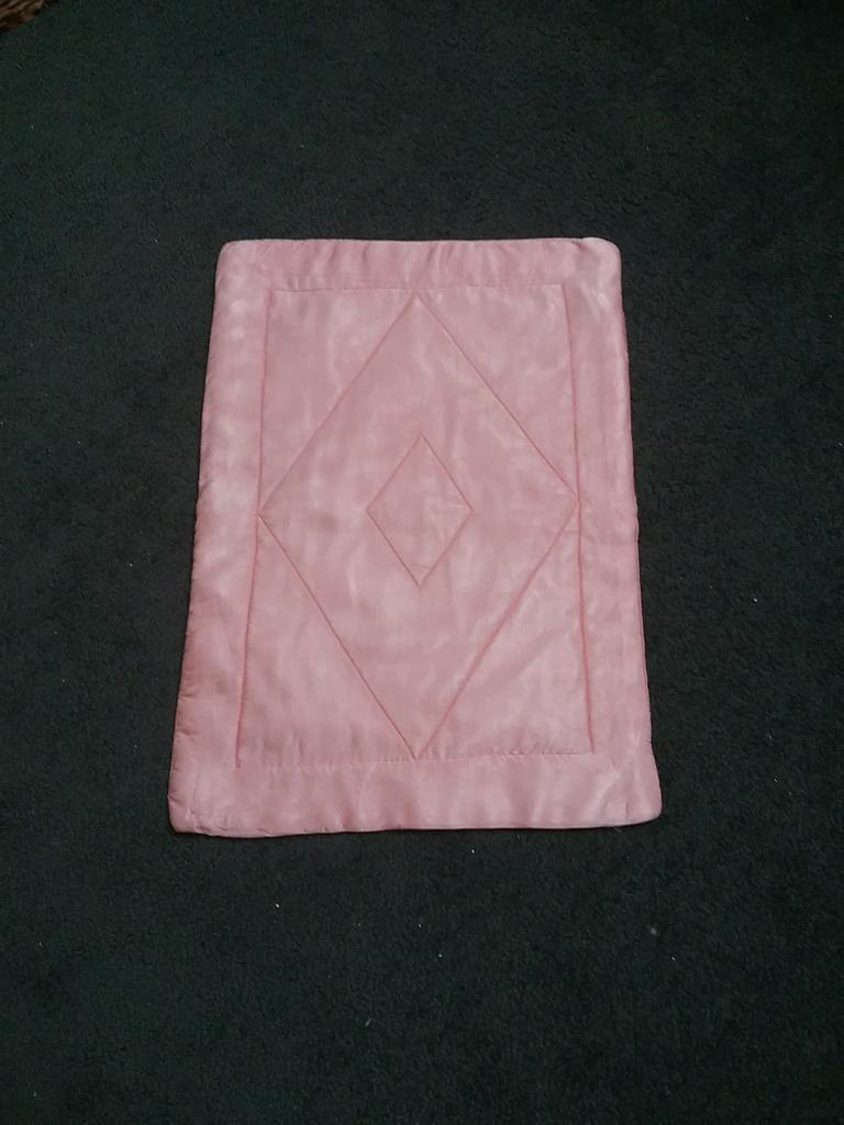 Antiek doorgestikt poppendekentje van 39x27 cm, Ophalen of Verzenden