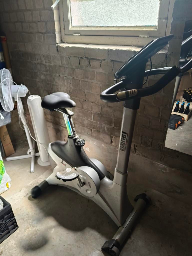 DKN Concept Sport Hometrainer - Perfect voor Thuisworkout, Sport en Fitness, Ophalen, Gebruikt, Metaal, Benen