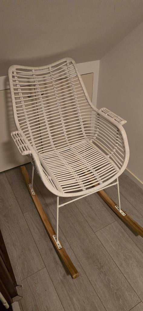 Witte Rotan schommelstoel, kidsdepot model billy, Huis en Inrichting, Stoelen, Ophalen, Gebruikt, Wit, Eén