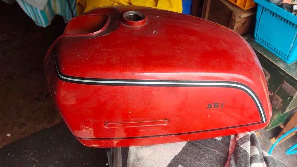 NOG VEEL GEBRUIKTE ONDERDELEN VOOR DE SUZUKI T &GT MODELLEN, Motoren, Onderdelen | Oldtimers, Ophalen of Verzenden