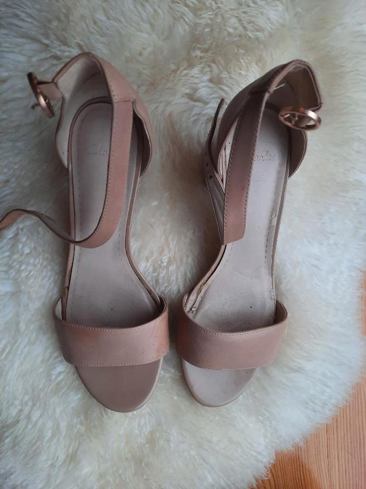 Clarks peeptoe sandalen muiltjes nude pink lak leer 40, Kleding | Dames, Schoenen, Gedragen, Sandalen of Muiltjes, Beige, Ophalen of Verzenden