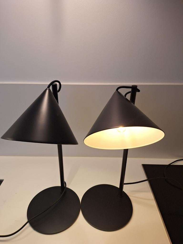 Nieuwe matzwarte tafellampen. Omtrek kap 20 cm. Hoogte 47 cm, Huis en Inrichting, Lampen | Tafellampen, Ophalen of Verzenden, Nieuw