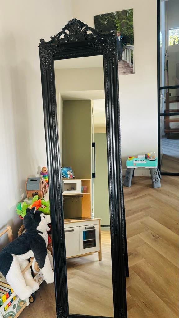 Grote zwarte staande spiegel met sierlijke lijst, Ophalen, Gebruikt, 150 tot 200 cm, Rechthoekig