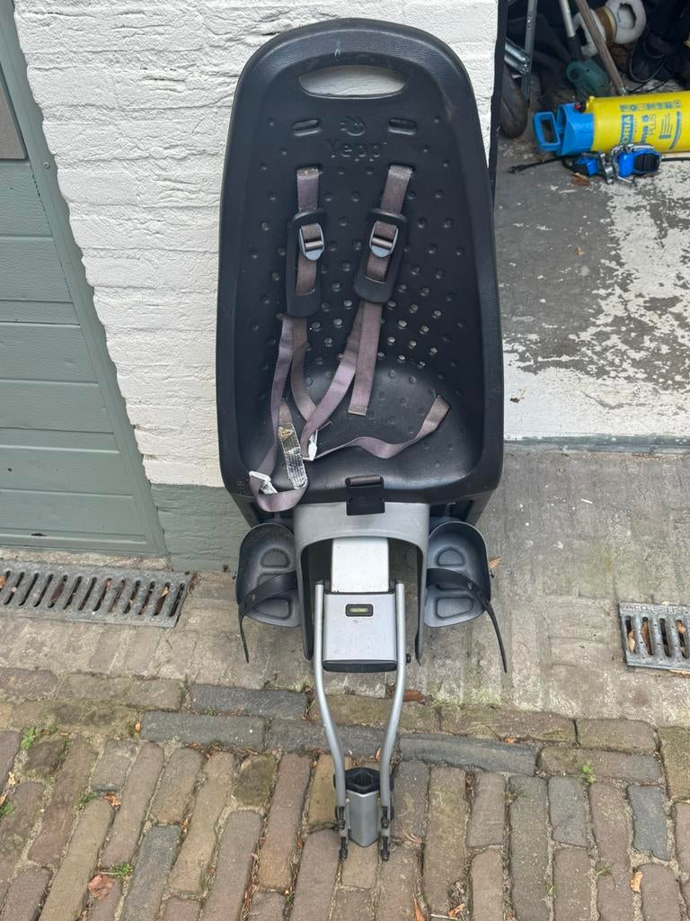 Yepp achterop kinder zitje + monteer beugel, Fietsen en Brommers, Fietsaccessoires | Fietsstoeltjes, Ophalen, Zo goed als nieuw