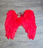 Rode vleugels 50x50 cm - Perfect voor feestjes!, Ophalen of Verzenden, Zo goed als nieuw, Feestartikel, Carnaval