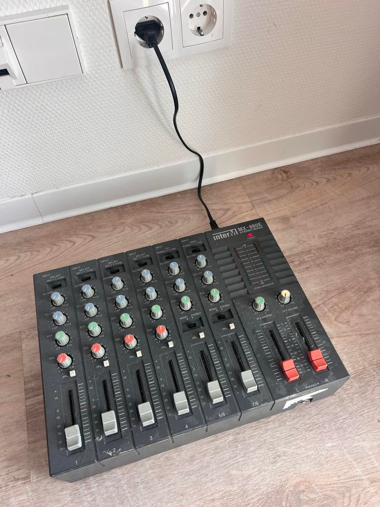 Inter-M MX-880E Stereo Mixer - Stofvrij en klaar voor gebrui, Muziek en Instrumenten, Mengpanelen, Ophalen of Verzenden, Gebruikt