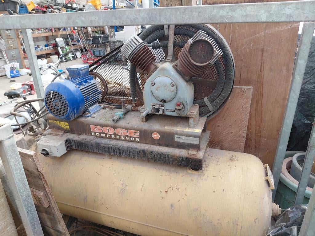 Grote Boge Compressor - Krachtig en Betrouwbaar, Ophalen, Gebruikt, 400 tot 800 liter/min, 10 bar of meer