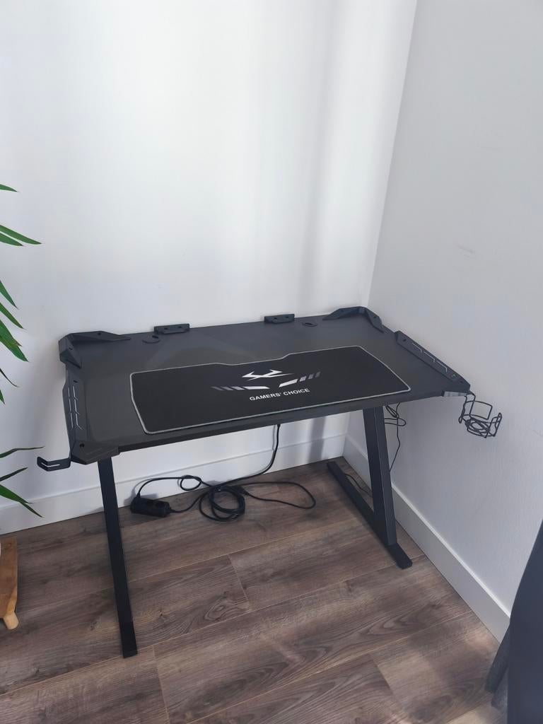 Gaming bureau met RGB verlichting en muismat, Ophalen, Zwart, Metaal, Zo goed als nieuw