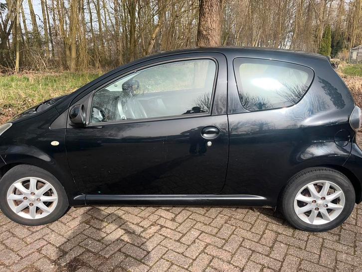Toyota Aygo 1.0 12V Vvt-i 3DRS MMT 2009 Zwart, Auto's, Toyota, Particulier, Aygo, Benzine, A, Hatchback, Handgeschakeld, Origineel Nederlands