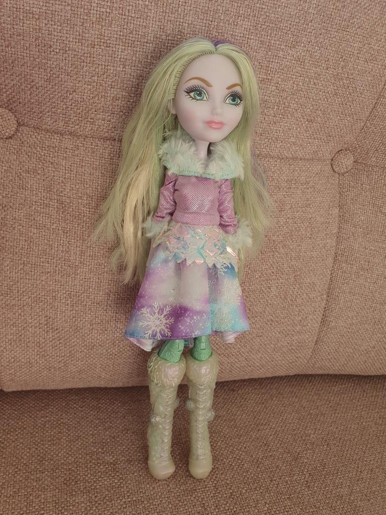 Ever after high epic winter crystal winter doll, Ophalen of Verzenden, Zo goed als nieuw, Pop