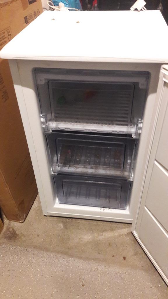 Vriezer, Witgoed en Apparatuur, Vriezers en Diepvrieskisten, Vrieskist, Minder dan 60 cm, Zo goed als nieuw, Vrijstaand