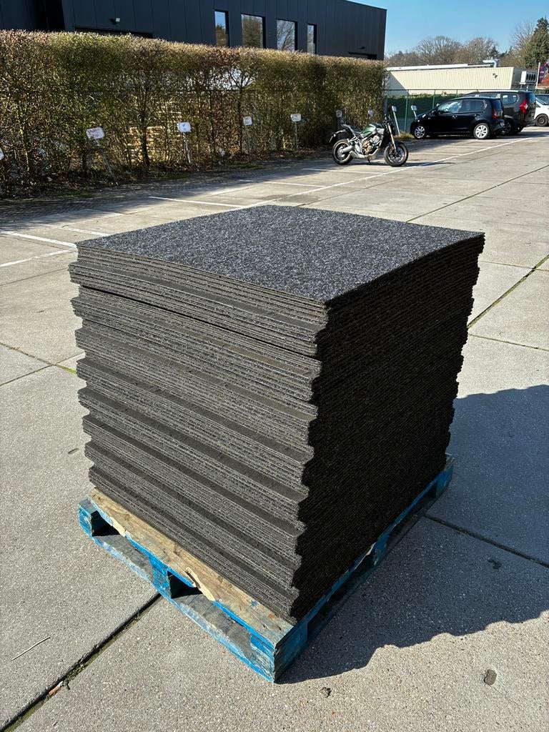 5000 meter tapijttegels, Ophalen, Crème, 75 m² of meer, Zo goed als nieuw