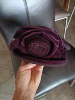 Paars boreau hoed velours bloem voorop elastiek rand binnen, Ophalen of Verzenden, Zo goed als nieuw