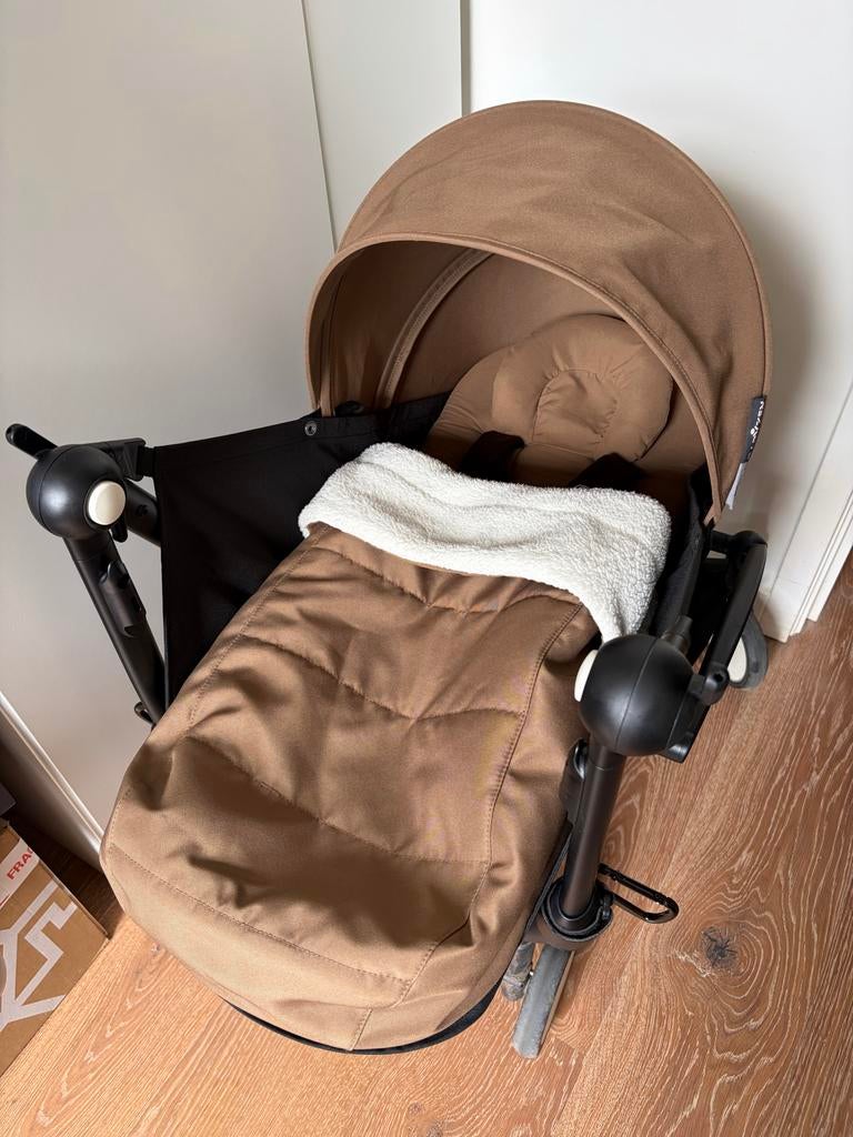 Stokke Yoyo Newborn Pack Toffee + Raincover, Kinderen en Baby's, Buggy's, Ophalen, Zo goed als nieuw, Overige merken, Voetenzak