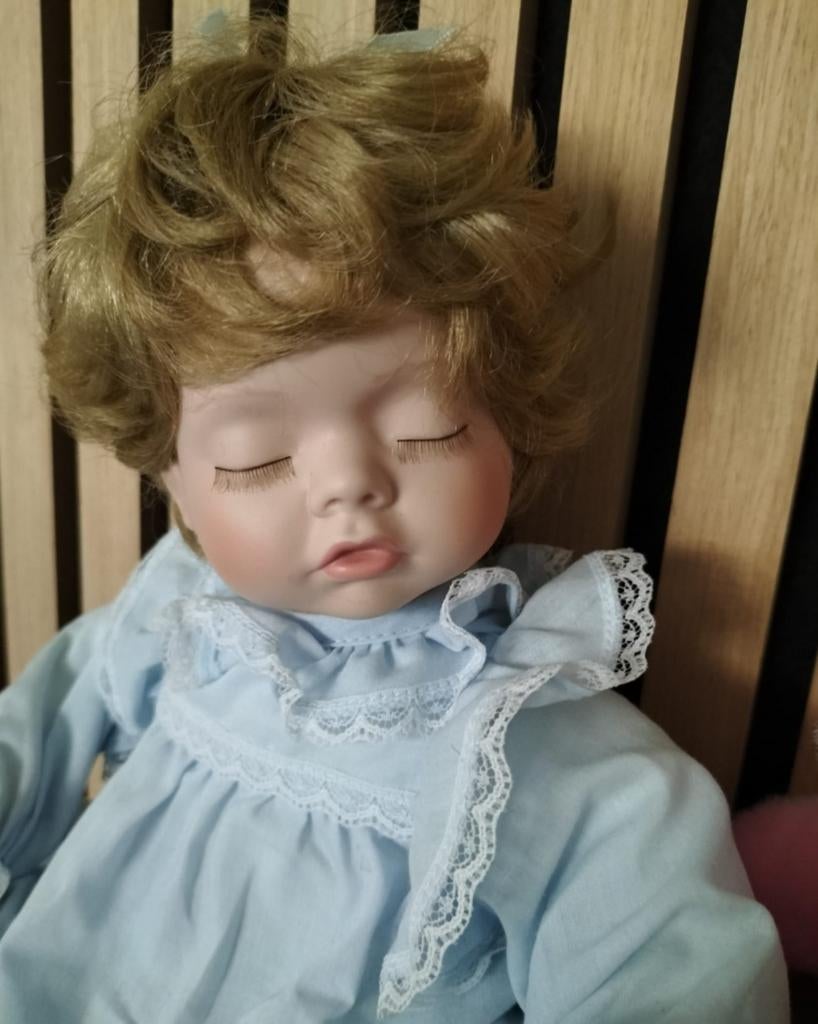 Schattige porseleinen pop, Ophalen of Verzenden