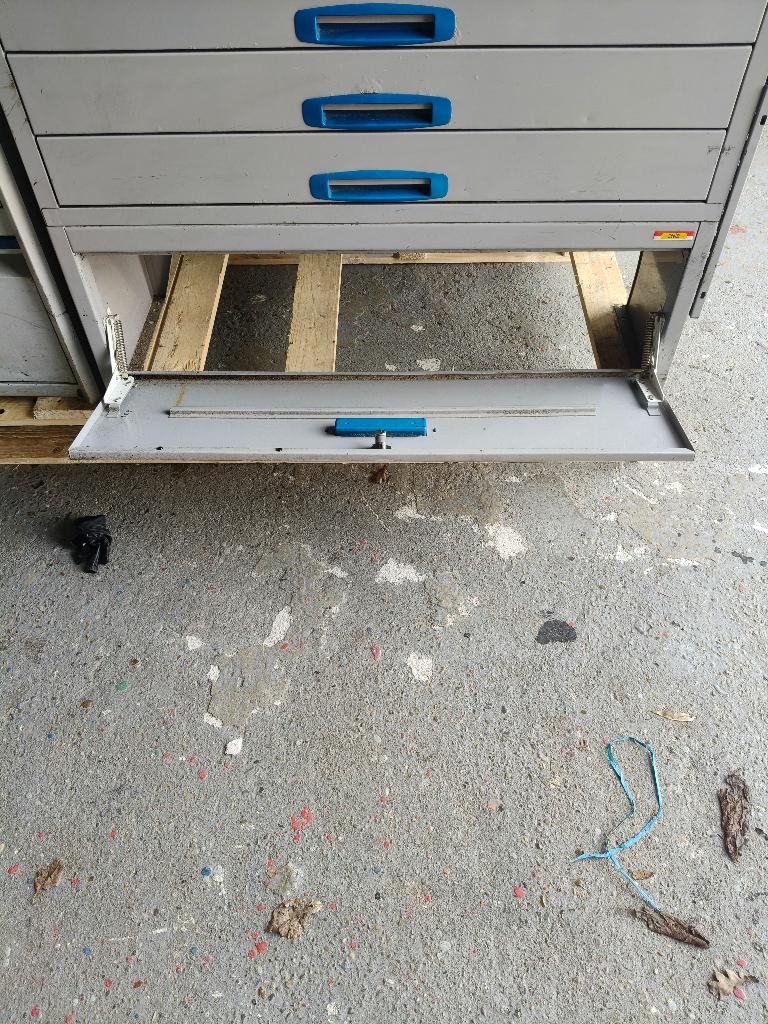 Service system (2541) L 102 B 36 H 105 € 299, Ophalen