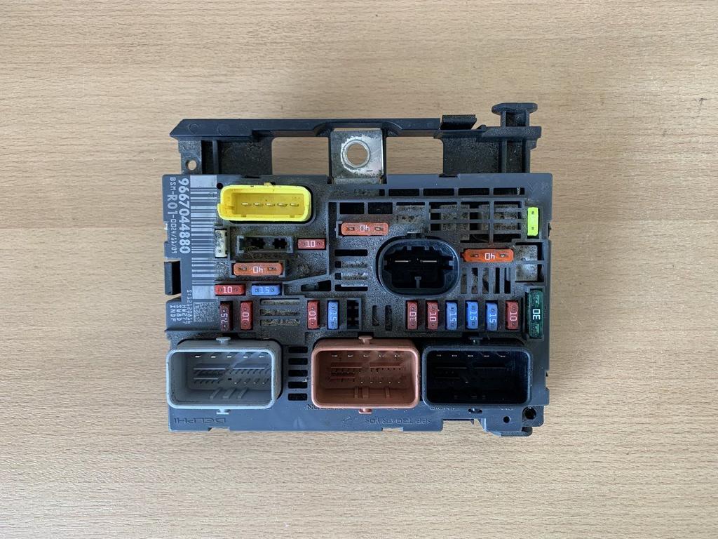 zekeringkast motorruimte citroen C4 grand picasso 9667044880, Auto-onderdelen, Elektronica en Kabels, Gebruikt, -, Ophalen of Verzenden